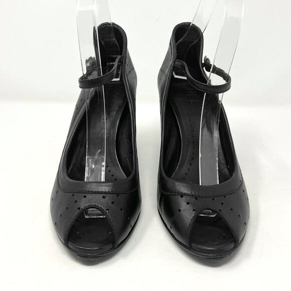 CHANEL Spring 2007 Black Leather Perforated Mary Jane Pumps – Size 41 - Picture 4 of 9